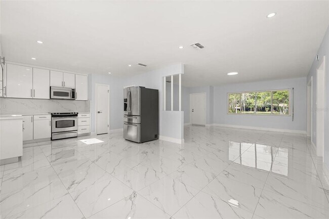 Building Photo - 930 Aultman Rd