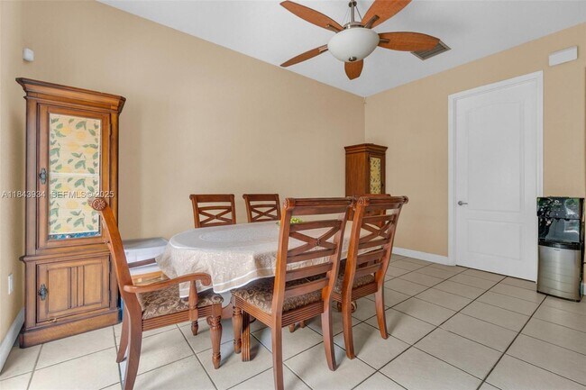 Building Photo - 8612 Buckskin Manor