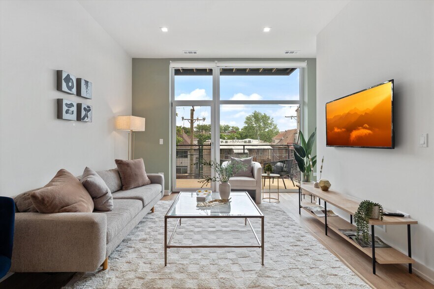 Building Photo - 4513 N Clark St