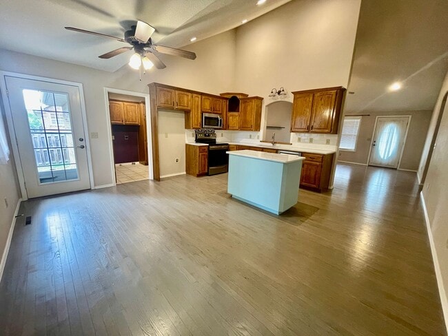 Building Photo - 1233 E. O'GORMAN CT. - NO PETS - CALL OFFI...