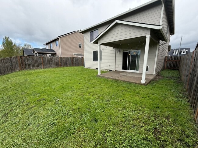 Building Photo - Must See 4 Bedroom!