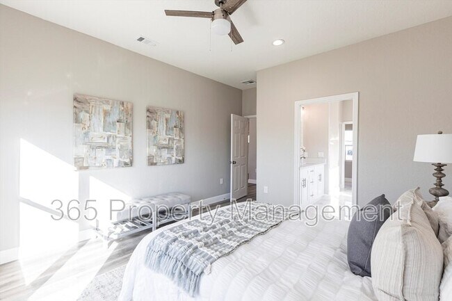 Building Photo - 5534 Fairlane Dr