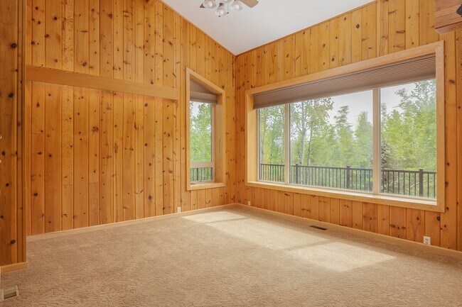 Building Photo - 1499 Golden View Dr