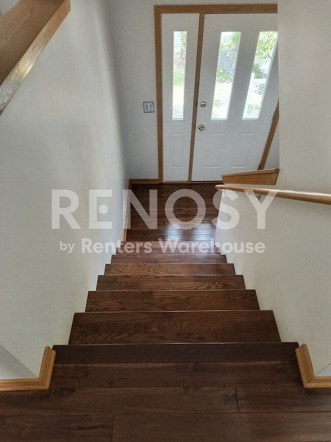 Building Photo - 4BD/2BA in Hopkins Available Now