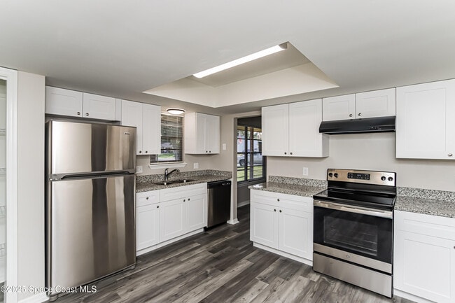 Building Photo - 1711 Barker St NE