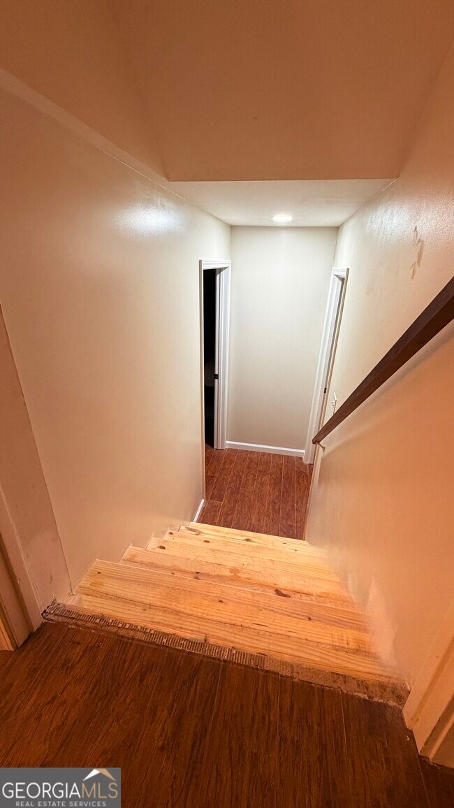 Building Photo - 527 University Cir