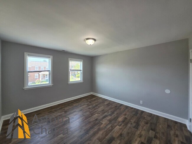 Building Photo - 1015 Lyndhurst St