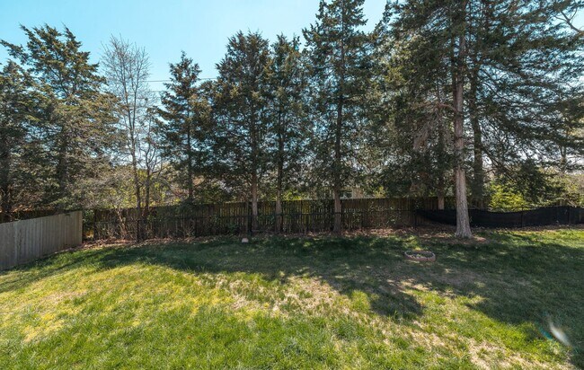 Building Photo - 4Bd/3.5Ba Home Available