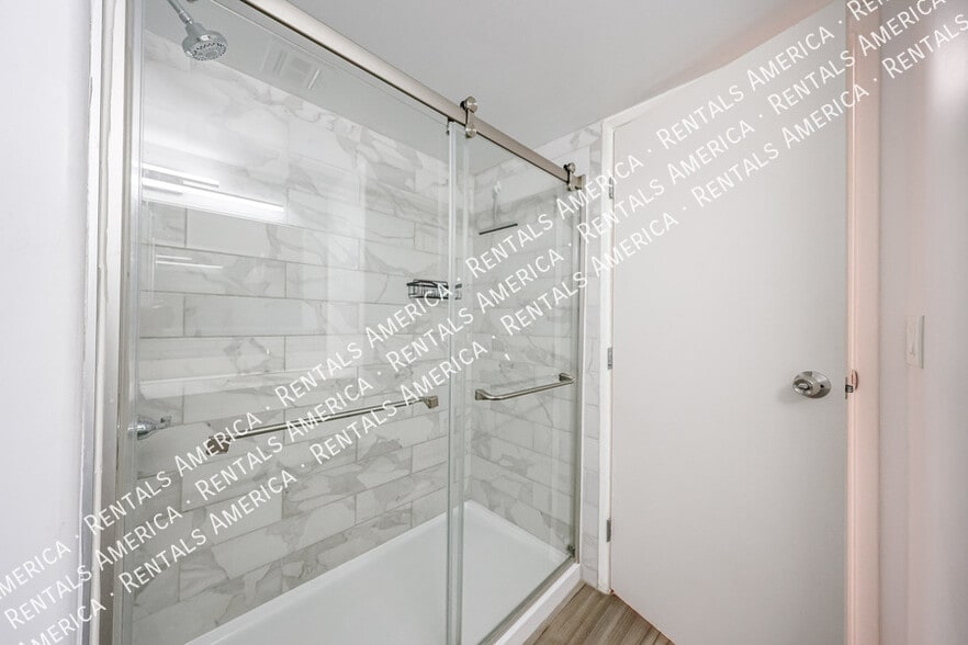 Building Photo - 1601 W Sunnyside Dr