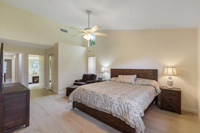 Building Photo - 16700 Willow Creek Dr