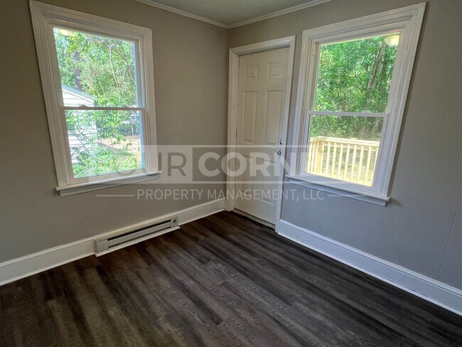 Building Photo - Renovated 1 Bedroom 1 Bath Home