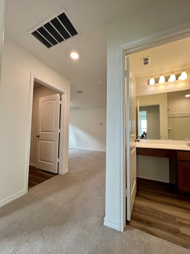 Building Photo - 14839 Vance Jackson Rd