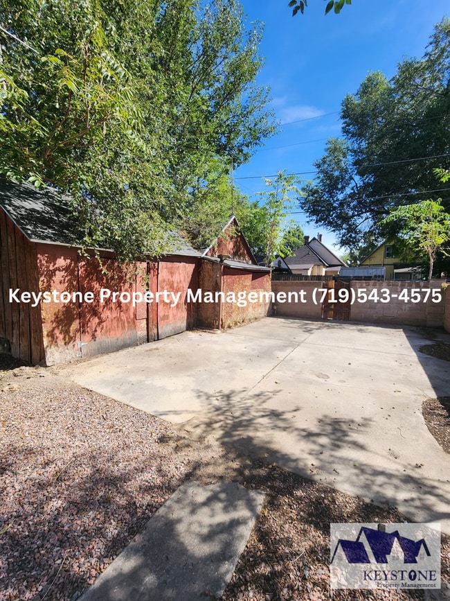 Building Photo - New Kitchen Appliances! South-side Home 1 Bedroom/1 Bath House $1000/$1000