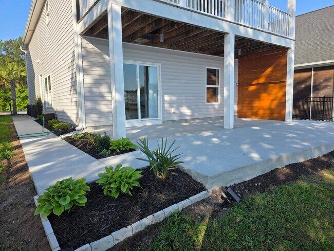 Building Photo - 1048 Meadowoods Dr