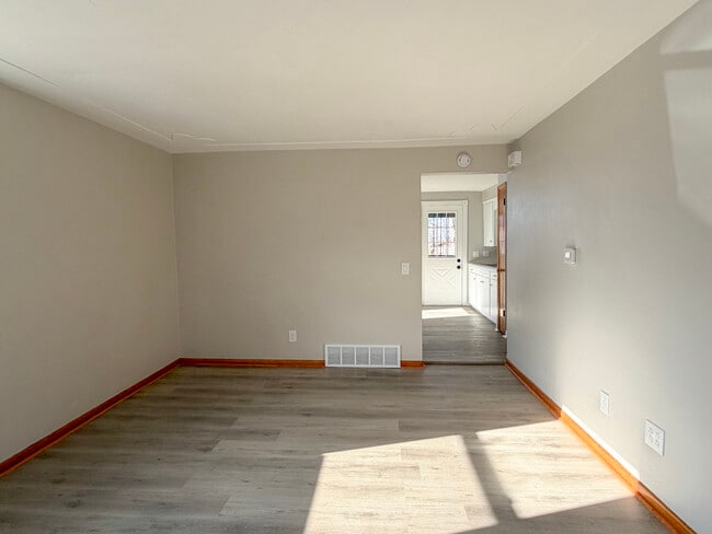 Building Photo - 1612 Maine