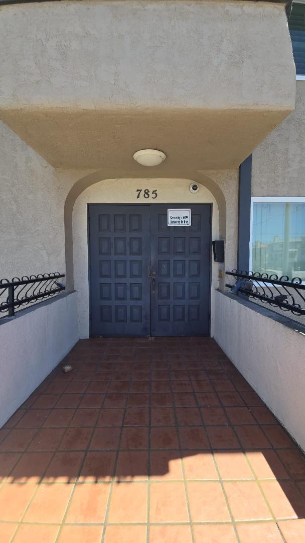 Building Photo - 785 W 19th St