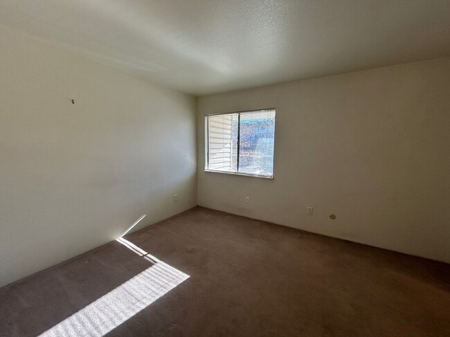 Building Photo - Fort Collins Condo for Rent – Updated and Move-In Ready