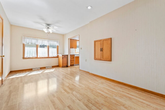 Building Photo - 407 E Berkshire Ln