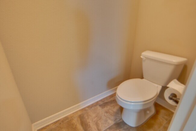 Building Photo - Twelve Oaks Plantation Home with Hardwood Floors, Fireplace & Fenced Backyard