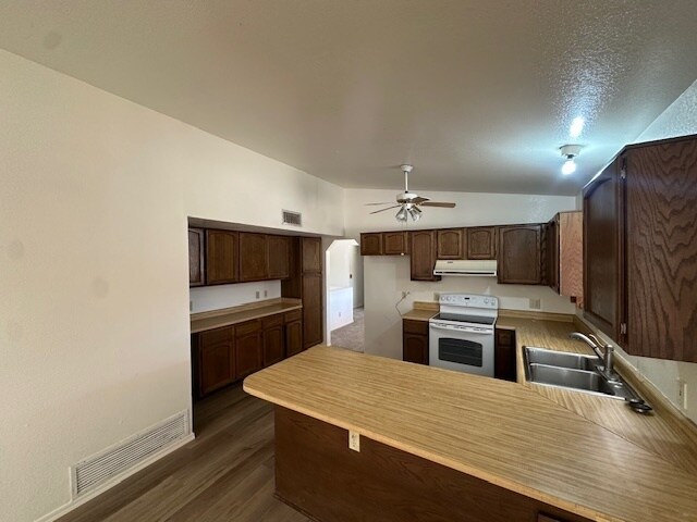 Building Photo - HOUSE FOR RENT