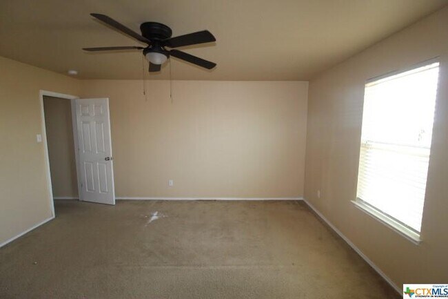 Building Photo - 304 W Gemini Ln