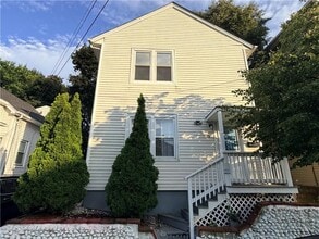Building Photo - 38 Marion Ave N