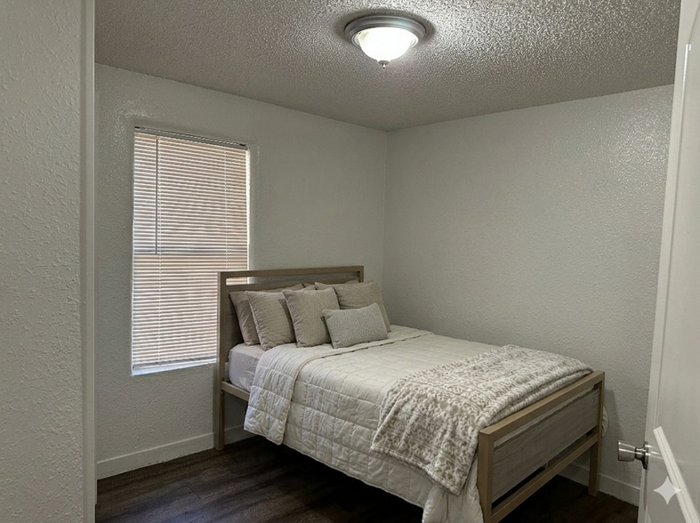 Building Photo - 1629 W 31st St