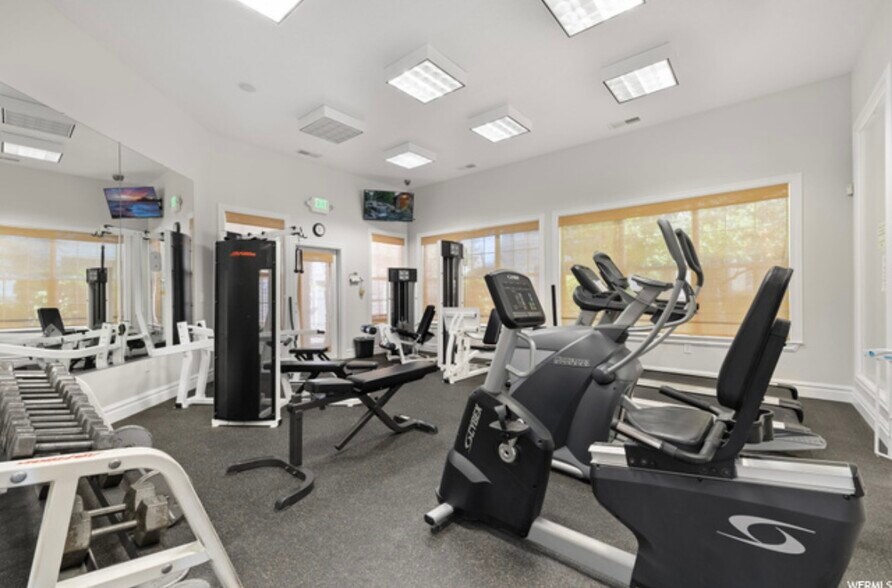 Building Photo - 1546 W 110 N