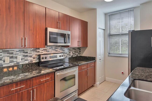 Building Photo - 2421 NE 65th St