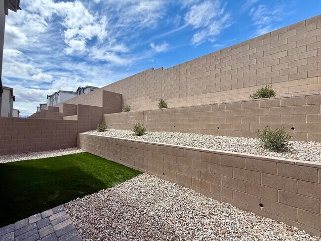 Building Photo - Modern Brand New Summerlin Home with 5 Bedrooms, Loft & Upgraded Finishes