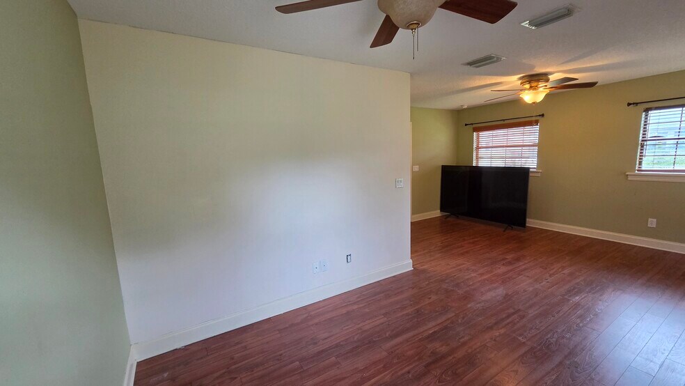 Building Photo - 13700 SE 54th Ct