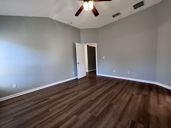 Building Photo - Oakleaf - Four Bedroom