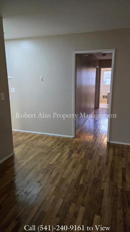 Building Photo - 3302 SW Jay Ave