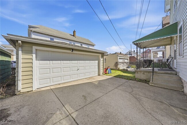 Building Photo - 226 Tacoma Ave