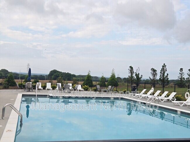 Building Photo - 142 Hadley Wy