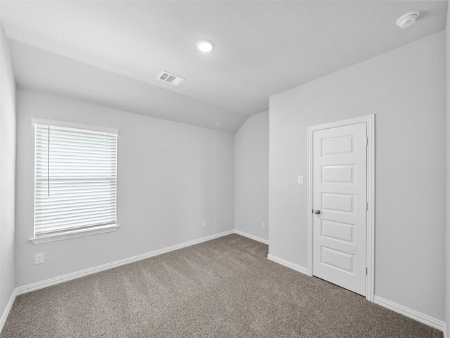 Building Photo - 3049 Elmwood St