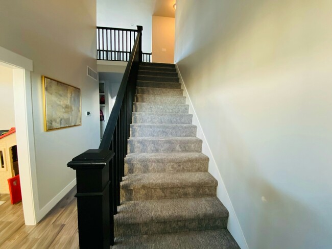 Building Photo - 31 S Serrata Ln