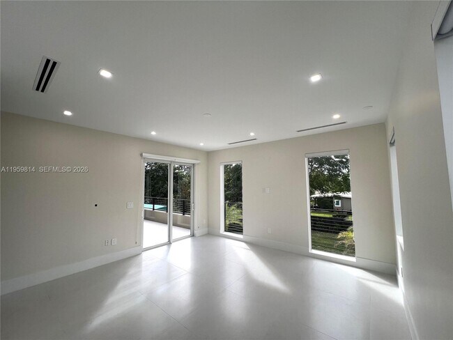 Building Photo - 7850 SW 67th Ave