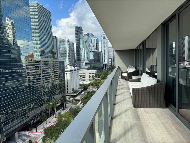 Building Photo - 1451 Brickell Ave
