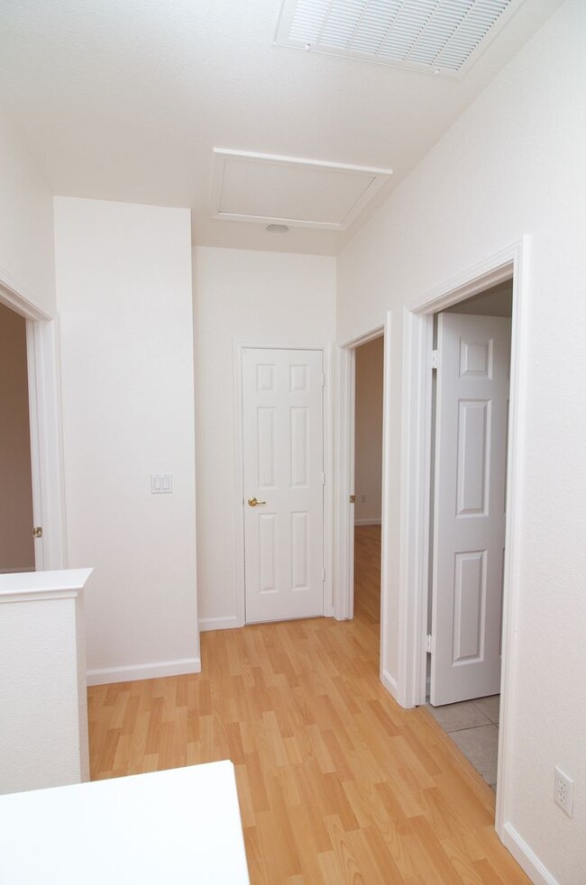 Building Photo - West Davis 4 Bedroom 2.5 Bathroom Home Rig...