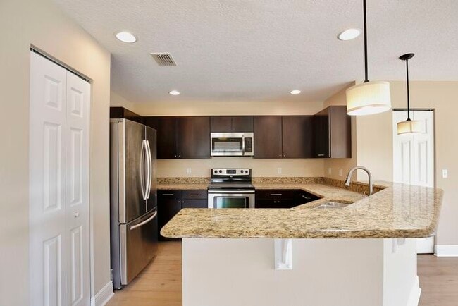 Building Photo - Spacious 3/2.5 End-Unit with Breathtaking Lake Views in Sanford!