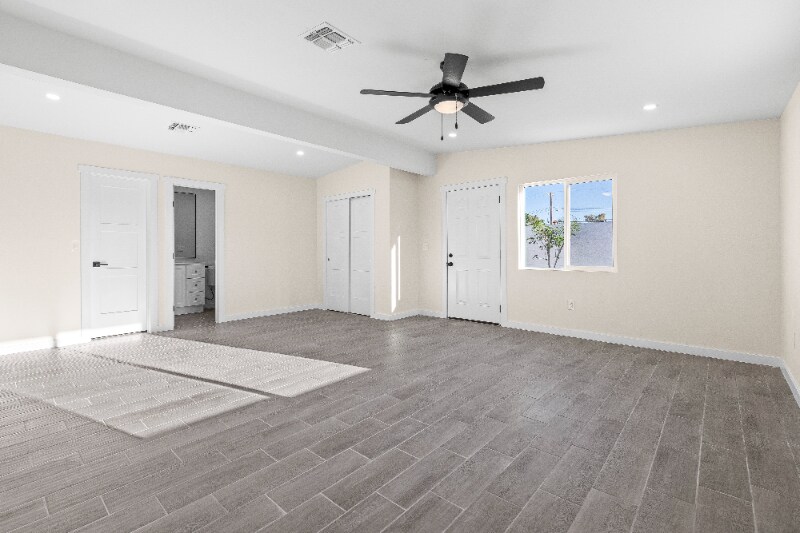 Building Photo - 4541 S 18th Ave