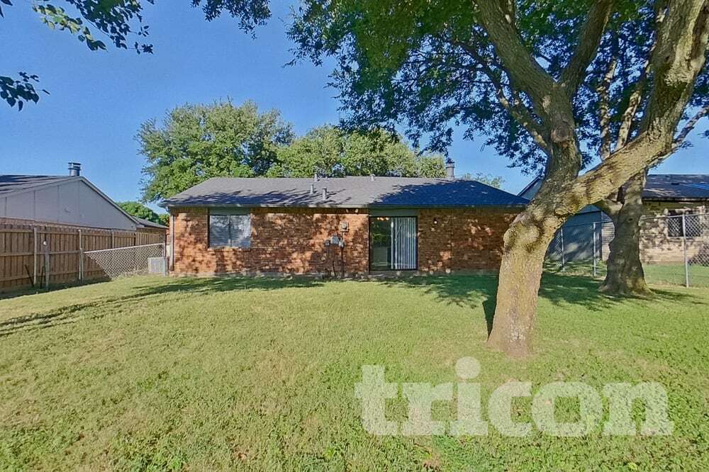 Building Photo - 10022 Deer Hollow Dr