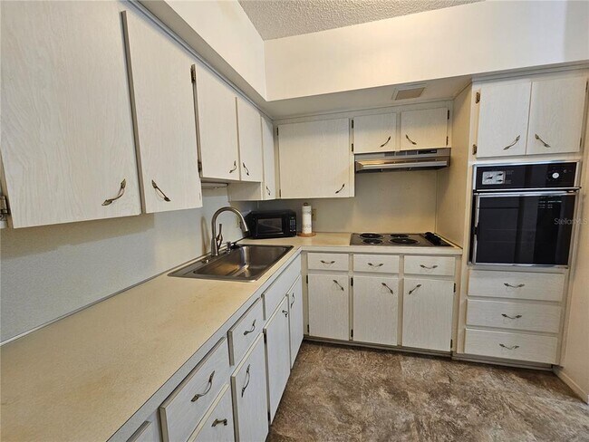 Building Photo - 2331 Finlandia Ln