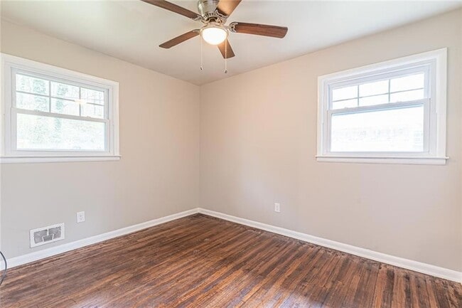 Building Photo - 149 Meadow Park Ln SW