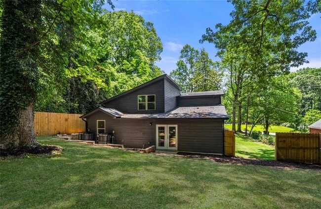 Building Photo - 2155 Venetian Dr SW