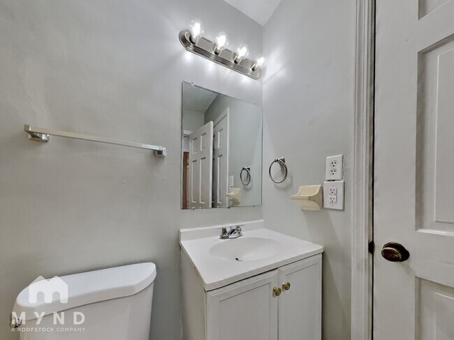 Building Photo - 1027 River Bend Ct