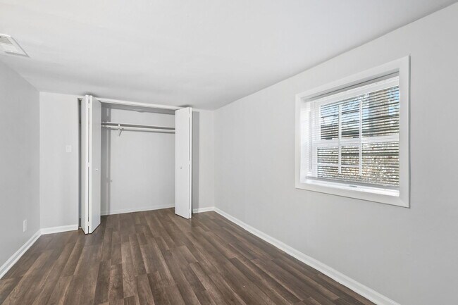 Building Photo - 1144 N Austin Blvd