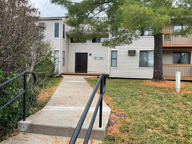Building Photo - 157 Woodland Dr