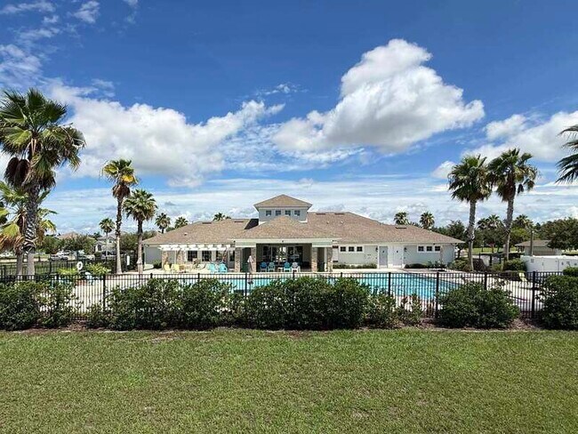 Building Photo - 930 Meadow Glade Dr